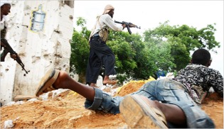 Al-Shabab militiamen fire on Somali government